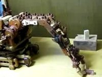 Робот направен изцяло от дърво