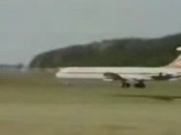 Самолет ИЛ-62 се приземява на поляна